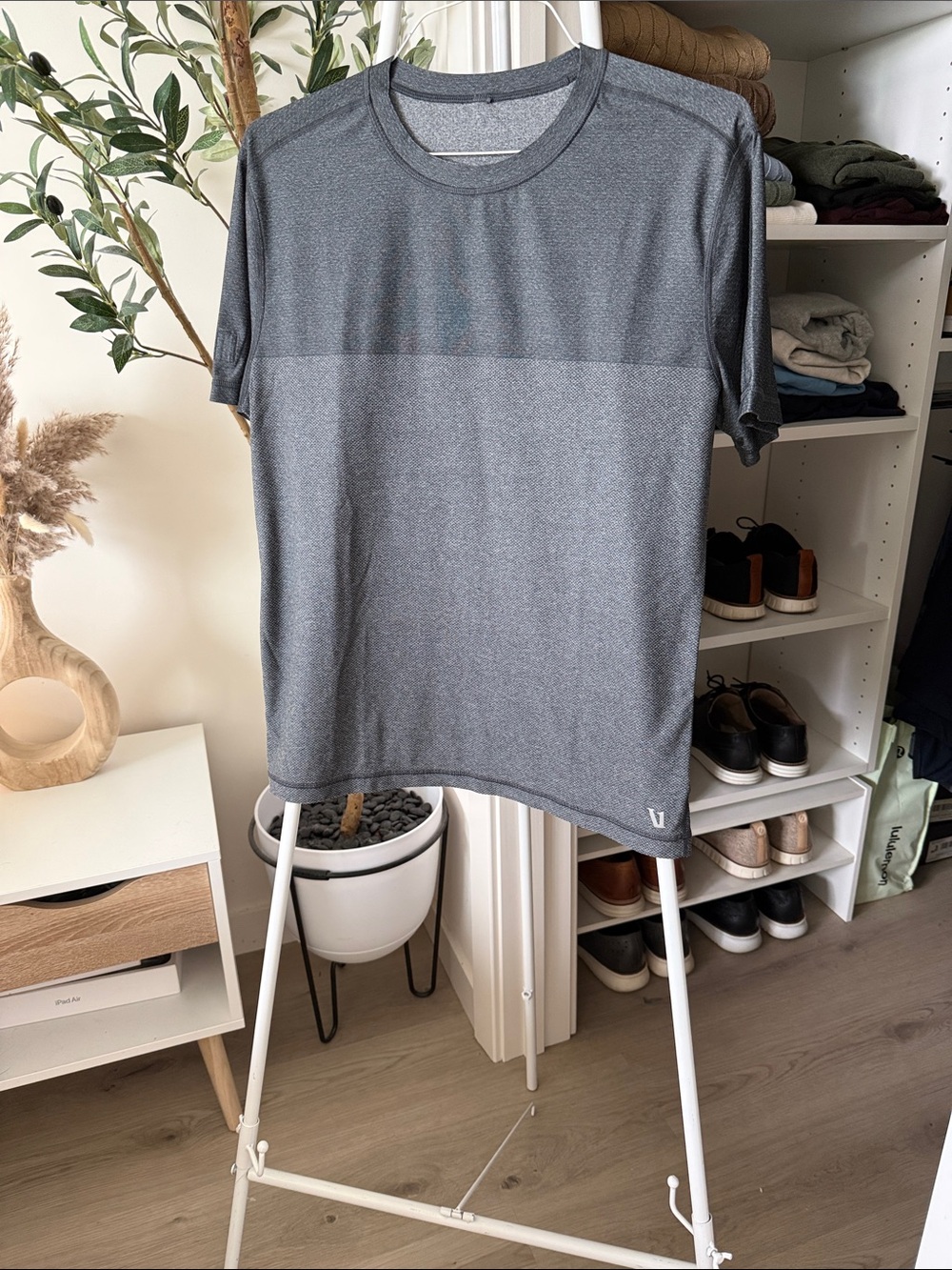 Vuori Men's Gray Performance Short Sleeve Tee